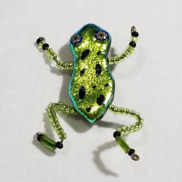 Glass frog pin about two inches - Picture 1 of 6